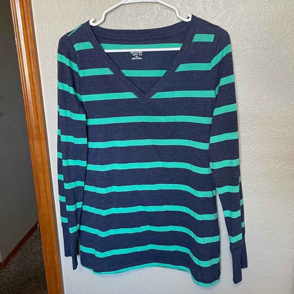Bright striped v-neck long sleeve